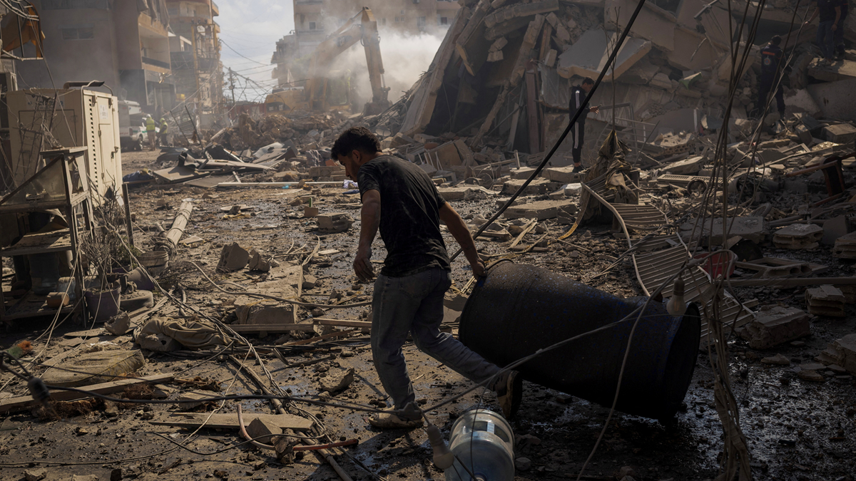 ৪০ দিনের যুদ্ধে ইরানের ক্ষয়ক্ষতি সাড়ে ১৪ হাজার কোটি ডলার