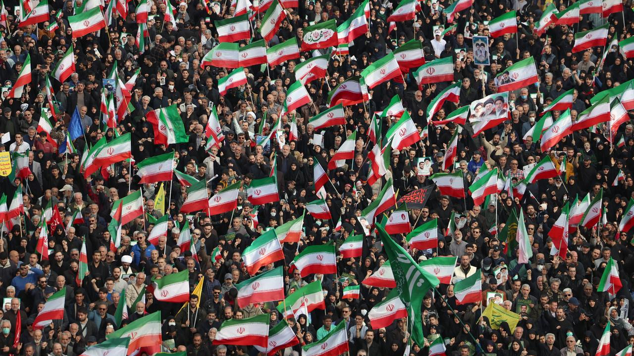 মার্কিন বাহিনীর বিরুদ্ধে যুদ্ধ করতে প্রস্তুত ৭০ লাখ বেসামরিক ইরানি!