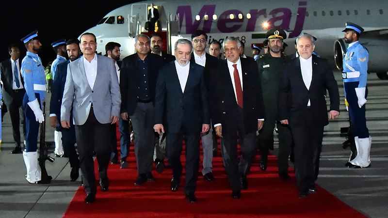 শান্তি আলোচনায় ইসলামাবাদে পৌঁছেছেন ইরানের পররাষ্ট্রমন্ত্রী