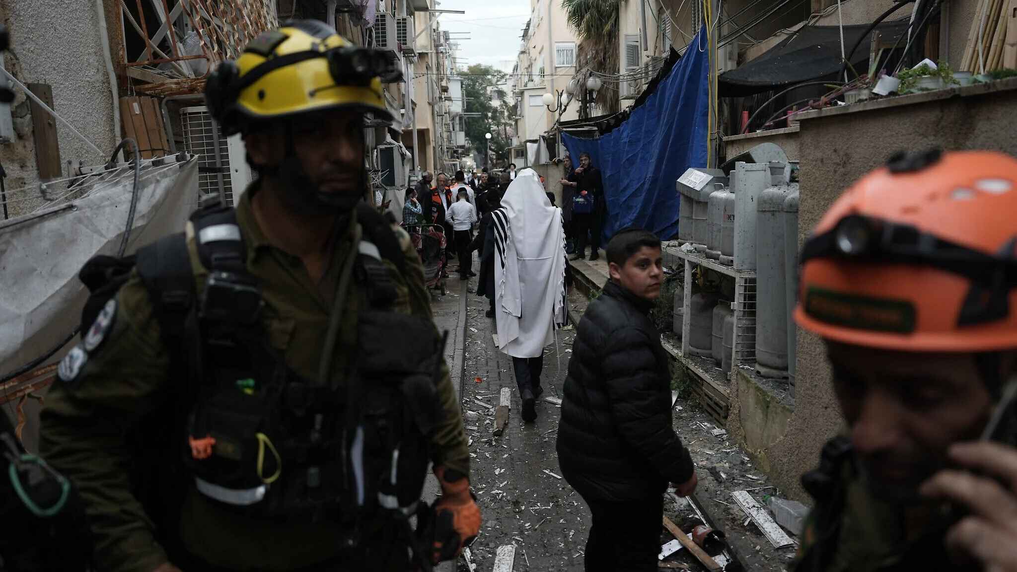 ইসরায়েলের মধ্যাঞ্চলে দফায় দফায় ইরানের হামলা