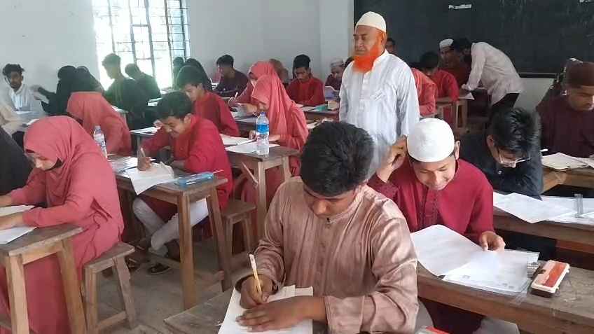 জয়পুরহাটে এসএসসি-সমমান পরীক্ষায় ১৯৭ শিক্ষার্থী অনুপস্থিত