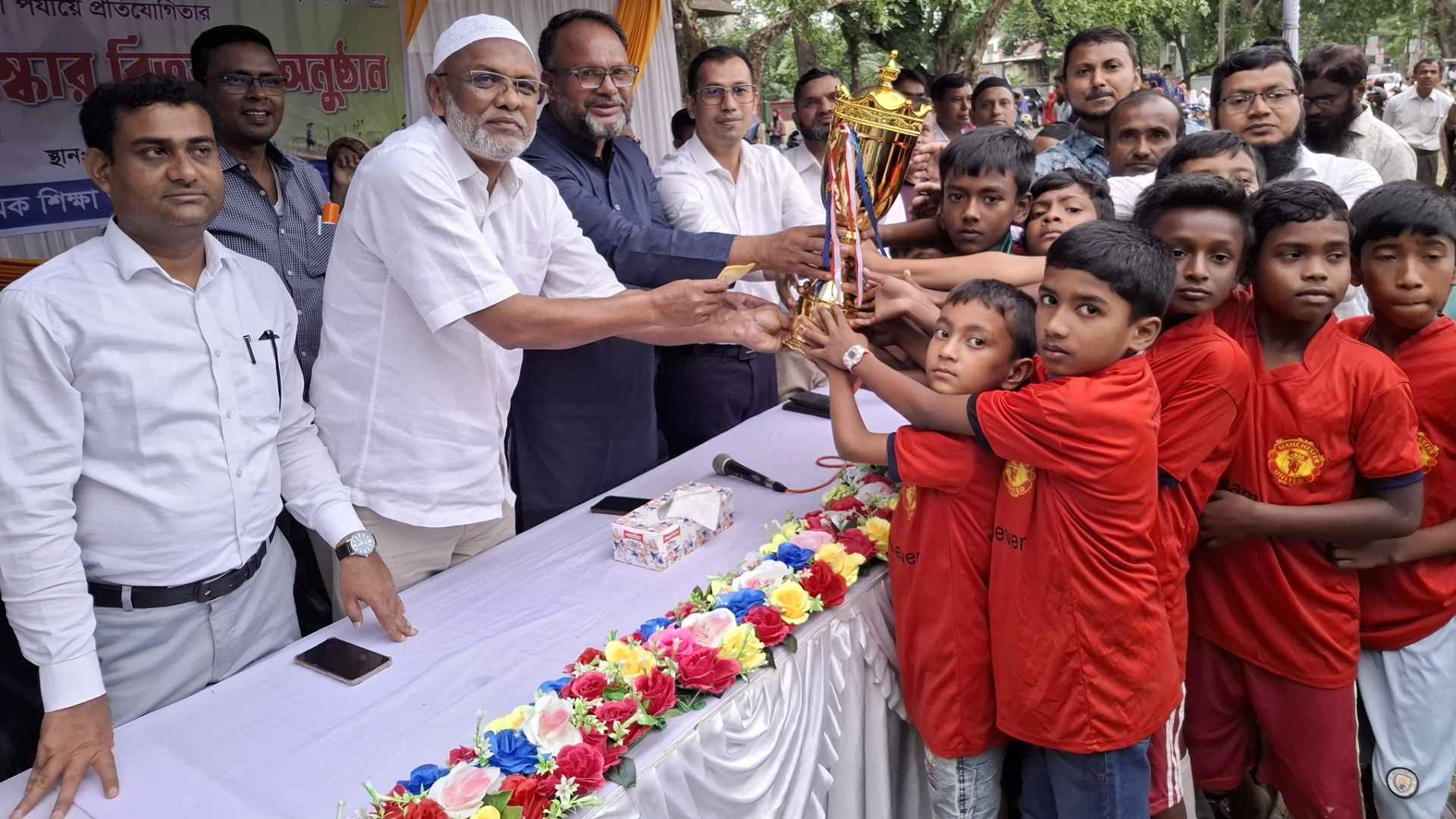 জয়পুরহাটে গোল্ডকাপ ফুটবল টুর্নামেন্টের ফাইনাল অনুষ্ঠিত