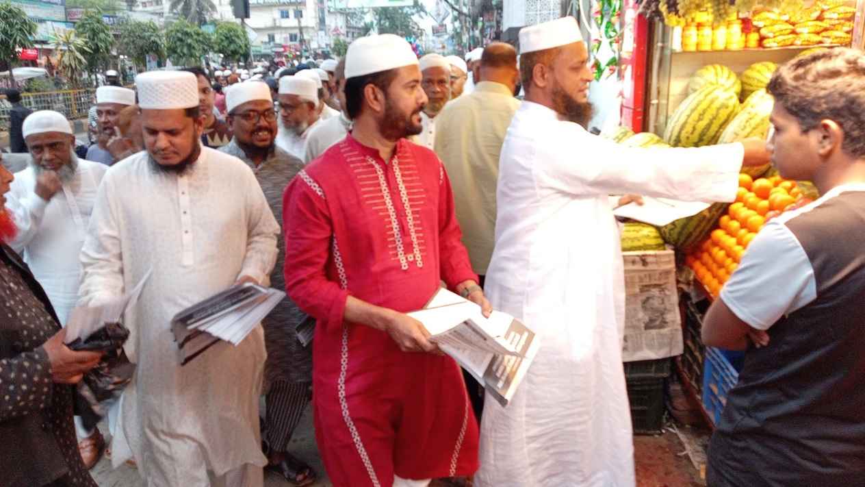 গণভোটের রায় বাস্তবায়নের দাবিতে ফেনীতে ১১ দলীয় জোটের লিফলেট বিতরণ