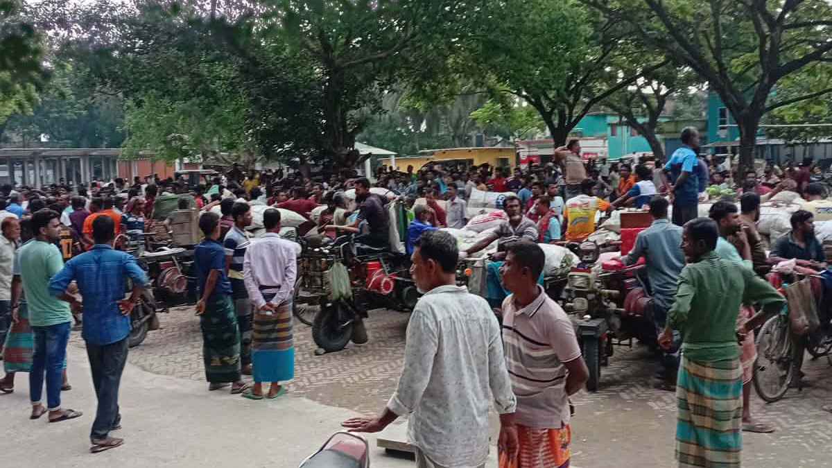 খাজনা বৃদ্ধির প্রতিবাদে বারীনগরে সবজি বেচাকেনা বন্ধ, বিপাকে কৃষক