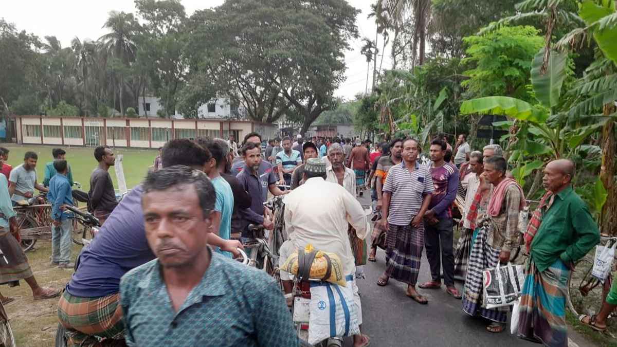 কেশবপুরে ‘শ্রমিকের হাট’: ধান কাটার মৌসুমে মজুরি ঊর্ধ্বমুখী, চাপে কৃষক