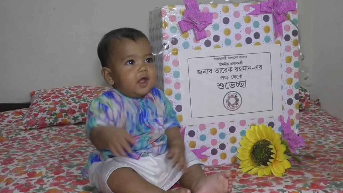 প্রধানমন্ত্রীর উপহার পেয়ে আবেগাপ্লুত যশোরের সেই মা-শিশু