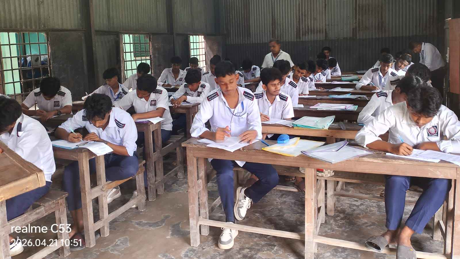 ঝালকাঠিতে এসএসসি ও সমমানের পরীক্ষার ১ম দিনে অনুপস্থিত ২৬৩ জন