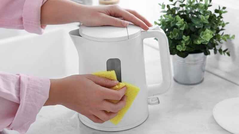 ইলেকট্রিক কেটলিতে সাদা স্তর? পরিষ্কার করুন মাত্র এক উপাদানেই