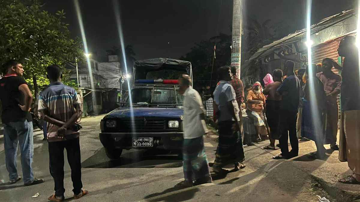 খুলনায় তাঁতীদল নেতাকে কুপিয়ে হত্যা