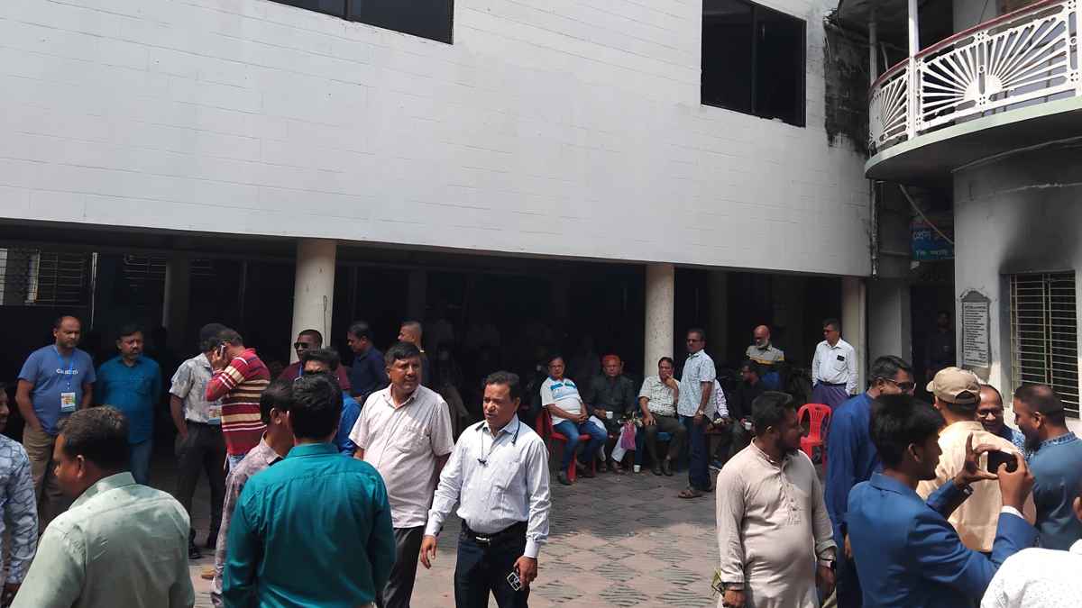 উৎসবমুখর পরিবেশে চলছে খুলনা প্রেস ক্লাবের নির্বাচন