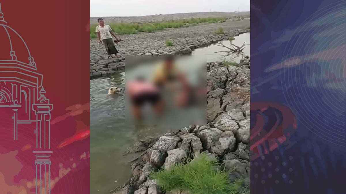 একজন মায়া হরিণকে দা দিয়ে কুপিয়ে গলা কাটছেন, অন্যজন পা চেপে ধরেছে