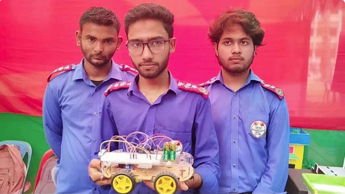 এআই কার বানালেন রেজিম, চালক ছাড়াই চলবে গাড়ি