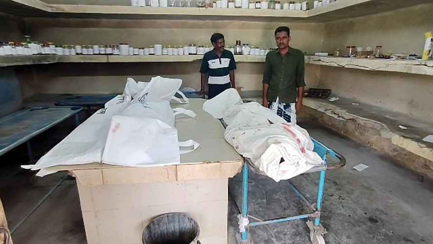 কুষ্টিয়ায় দুই ট্রাকের সংঘর্ষে ২ ব্যাবসায়ী নিহত, আহত ৩