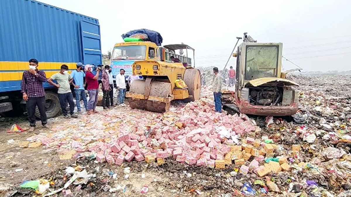 কুষ্টিয়ায় আড়াই কোটি টাকার অবৈধ তামাকজাত পণ্য ধ্বংস