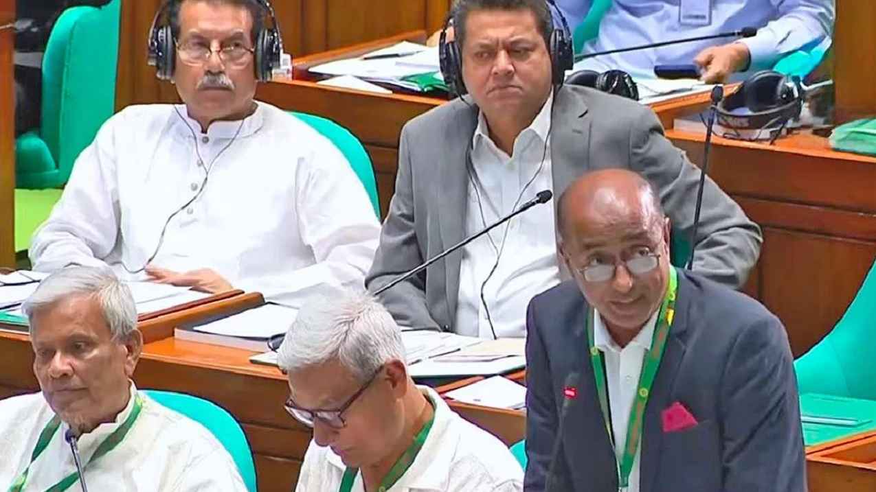 সংবিধান সংশোধনে ১৭ সদস্যের কমিটি গঠন করা হবে: সংসদে আইনমন্ত্রী