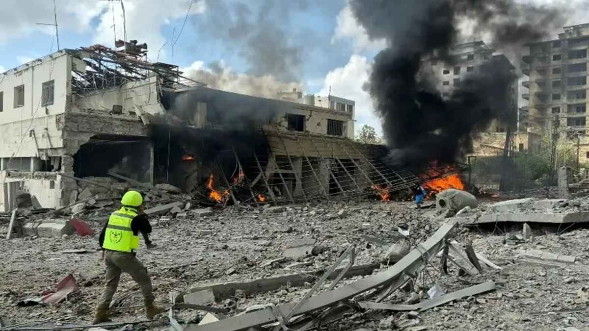 দক্ষিণ লেবাননে ইসরায়েলি হামলায় নিরাপত্তা বাহিনীর ১৩ সদস্য নিহত