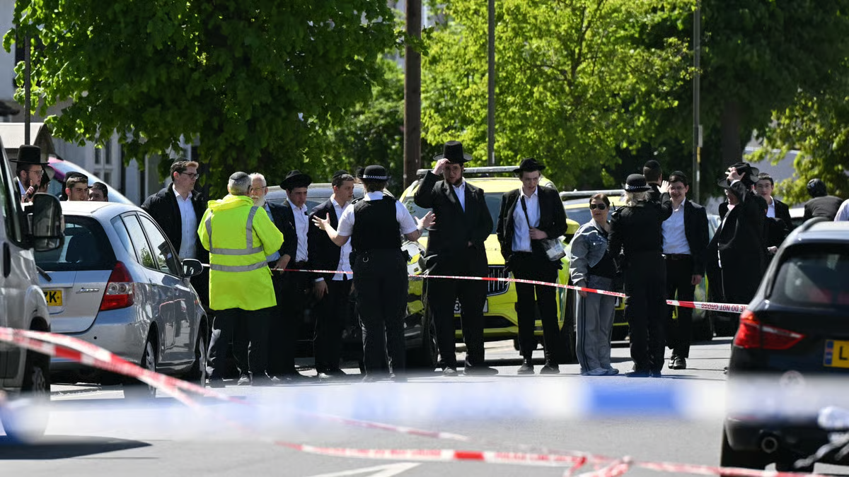 লন্ডনে ছুরিকাঘাতে গুরুতর আহত ২ ইহুদি