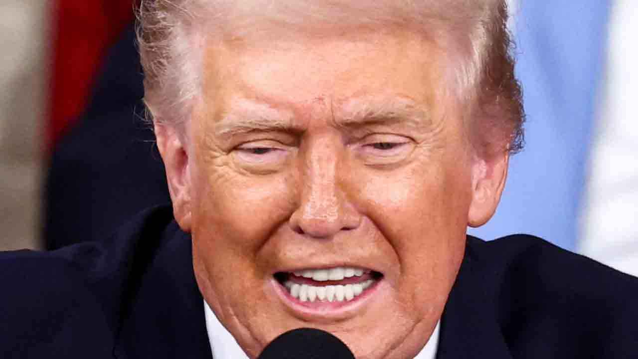 ইরানের বিরুদ্ধে হম্বিতম্বি করে সমালোচিত ট্রাম্প