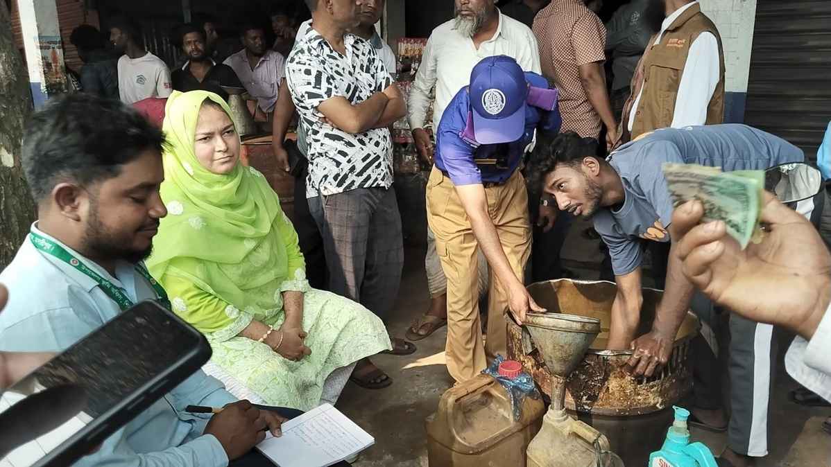 শিবচরে তালা ভেঙে ৫৬০০ লিটার জ্বালানি তেল জব্দ, খোলাবাজারে বিক্রি