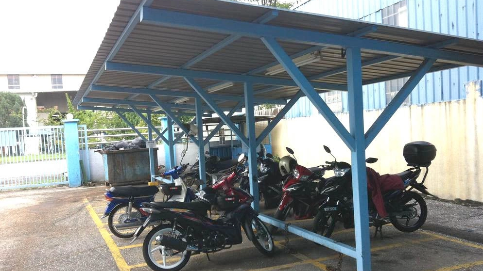 মোটরসাইকেল ছায়ায় পার্কিং করলে বাড়বে মাইলেজ, কেন জানেন?