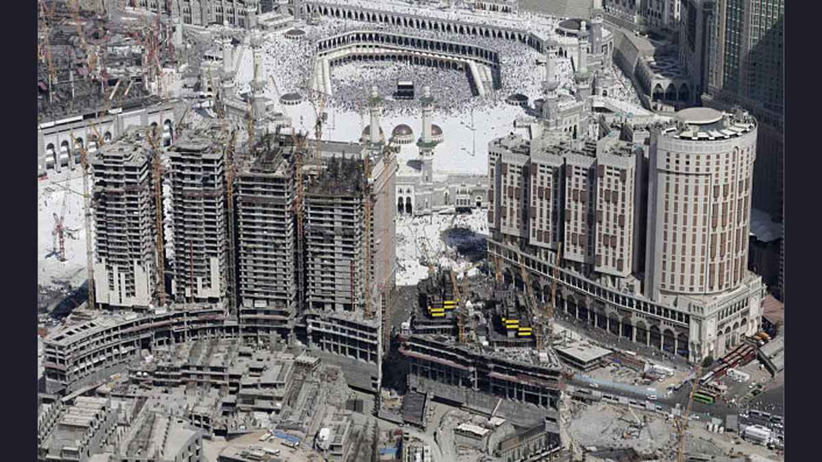 হজপালন সহজ করতে মক্কায় নতুন বিমানবন্দর ও মেট্রোরেল প্রকল্প