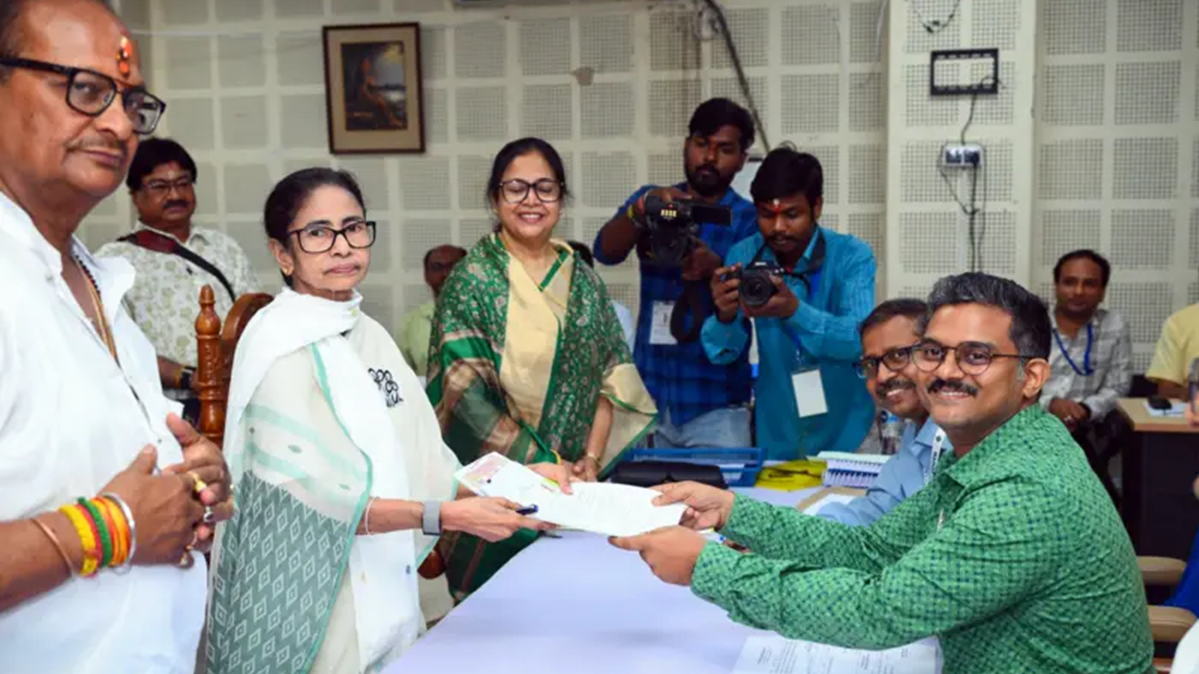 ভবানীপুর আসনে মনোনয়ন জমা দিলেন মমতা