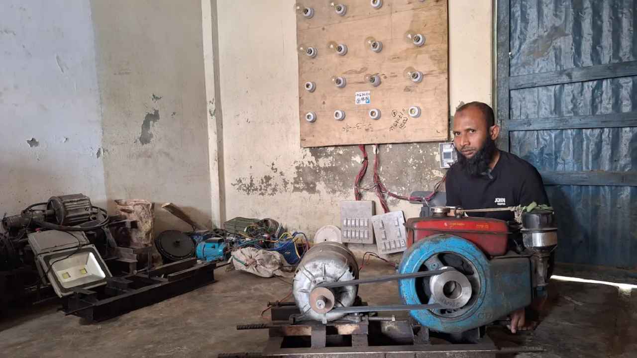 জ্বালানি সাশ্রয়ী জেনারেটর উদ্ভাবন করে তাক লাগালেন ফেনীর যুবক