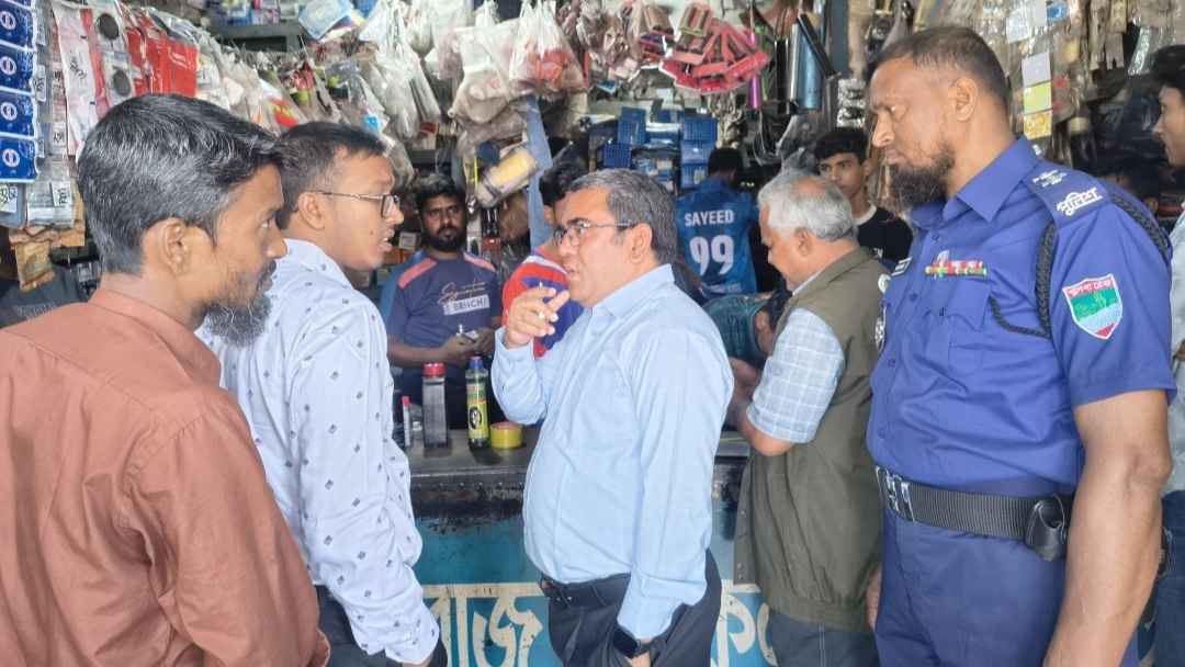 গাংনী বাজারে অভিযান, দুই প্রতিষ্ঠানকে ৩০ হাজার টাকা জরিমানা