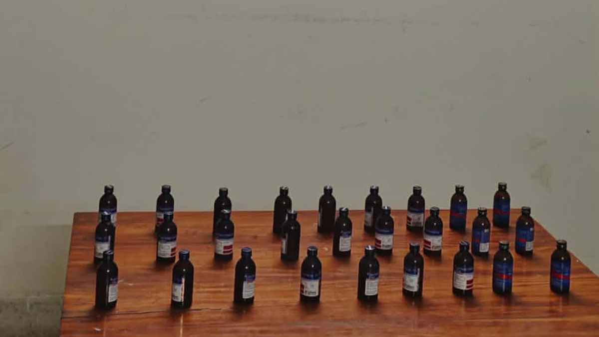 মেহেরপুরে মাদকবিরোধী অভিযান, বসতঘর থেকে নিষিদ্ধ সিরাপ জব্দ