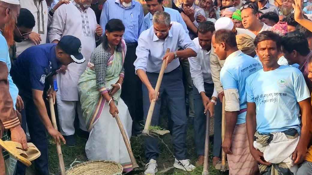 মেহেরপুরে খাল খনন কাজের উদ্বোধন