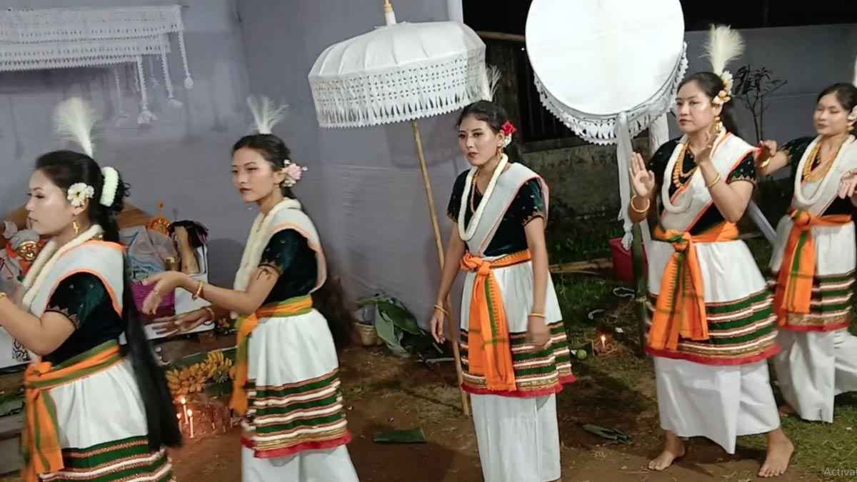 ঐতিহ্যের ছোঁয়ায় শুরু মণিপুরি ‘লাই হারাওবা’ উৎসব