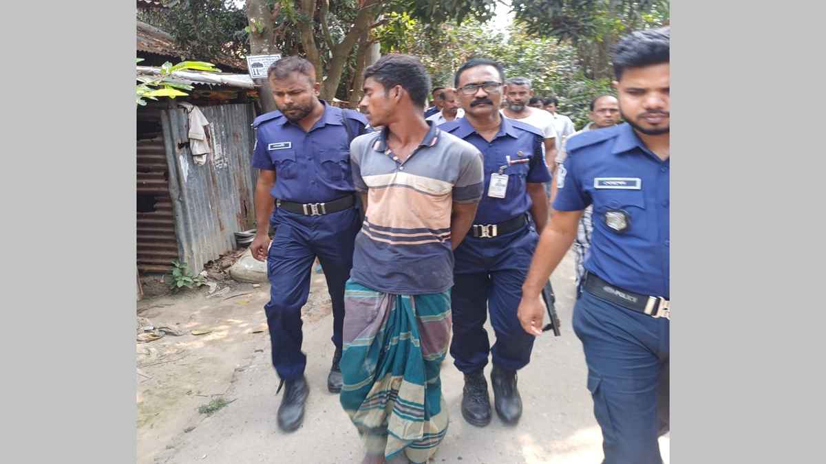 প্রবাসীর স্ত্রীর ঘরে উঁকি দেওয়ার অভিযোগে বৃদ্ধ খুন!