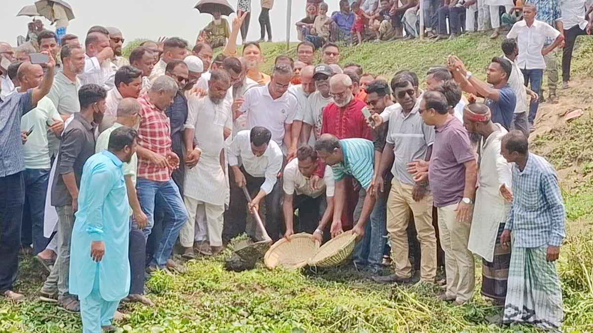 নওগাঁয় দুটি খাল পুনঃখনন কাজের উদ্বোধন