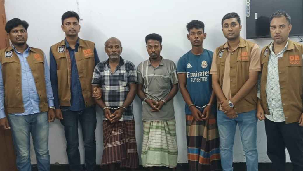 চারজনকে গলাকেটে হত্যা মামলার দুই আসামির দুই দিনের রিমান্ড