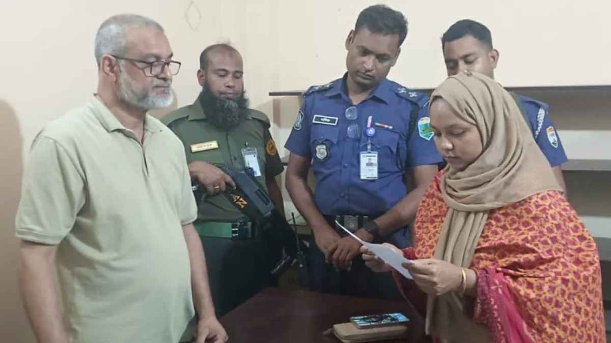 নাটোরে অতিরিক্ত দামে এলপিজি বিক্রির অপরাধে ব্যবসায়ীকে জরিমানা