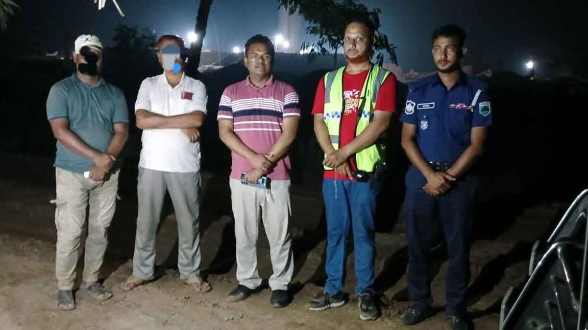 নাটোরে অবৈধভাবে মাটি খননের অপরাধে ২ লাখ টাকা জরিমানা