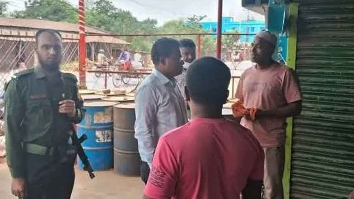 নাটোরে পৃথক স্থানে ভ্রাম্যমাণ আদালতের অভিযান: লাখ টাকা জরিমানা