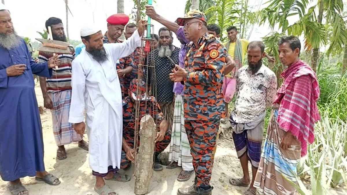 গভীর নলকূপে পড়া শিশুকে তুলতে কৃষকের অভিনব আবিষ্কার
