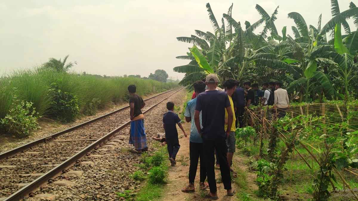 নাটোরে ট্রেনে কাটা পড়ে অজ্ঞাত ব্যক্তির মৃত্যু