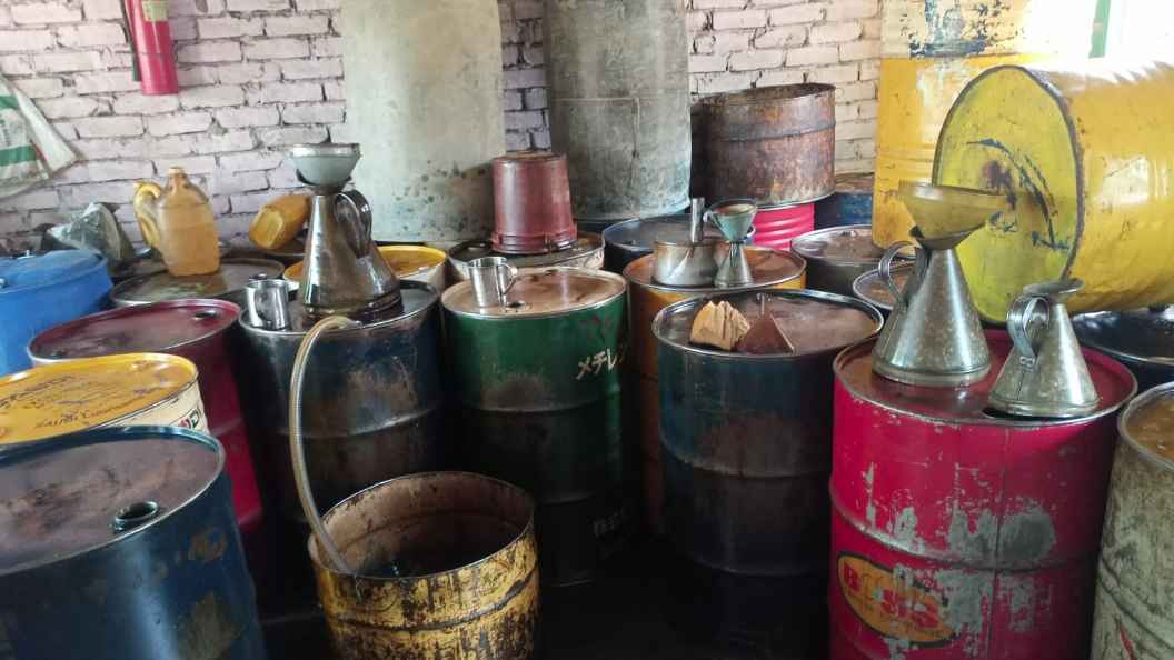 নেত্রকোনায় ৩১০০ লিটার ডিজেল জব্দ