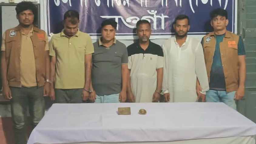 নওগাঁয় ভুয়া প্লাটিনাম কয়েন বিক্রি চক্রের ৪ সদস্য গ্রেফতার 