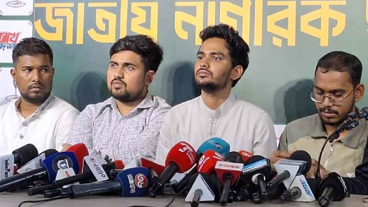 প্রধানমন্ত্রীর কাছে চাঁদাবাজি ও দুর্নীতিবিরোধী ‘কার্ড’ চাইলেন আসিফ