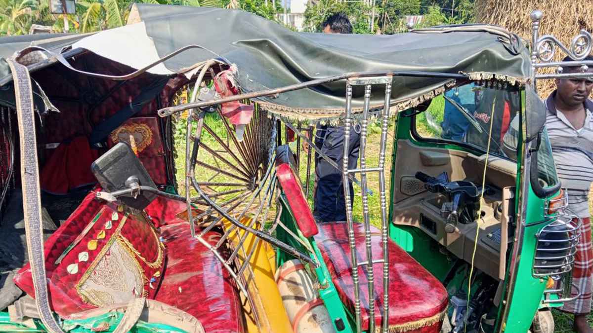 পরীক্ষা শেষে বাড়ি ফেরার পথে ট্রাকের ধাক্কায় প্রাণ গেল কলেজছাত্রীর