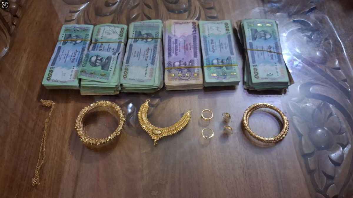 ঘরে ঢুকে স্প্রে দিয়ে অজ্ঞান করে নগদ টাকা-স্বর্ণালংকার লুট