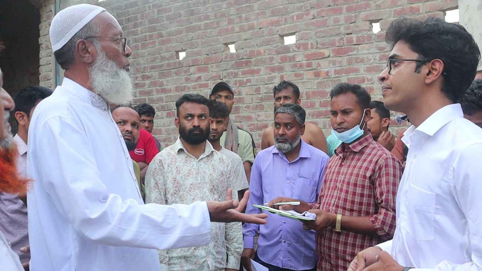 পশুখাদ্য মিলে অভিযানে গিয়ে তোপের মুখে ম্যাজিস্ট্রেট, ১৫ হাজার জরিমানা