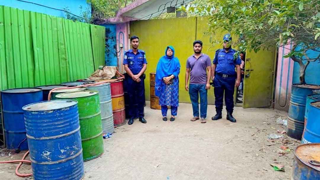 সেনবাগে অবৈধভাবে জ্বালানি তেল মজুদ, ব্যবসায়ীকে ৫০ হাজার টাকা জরিমানা