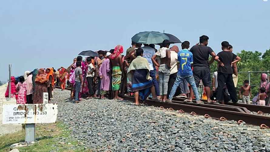 নওগাঁয় ট্রেনে কাটা পড়ে যুবকের মৃত্যু