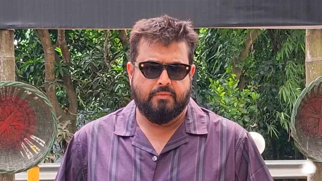 এফডিসিতে চলচ্চিত্র দিবসে বহিরাগতদের দৌরাত্ম্য, ওমর সানীর ক্ষোভ