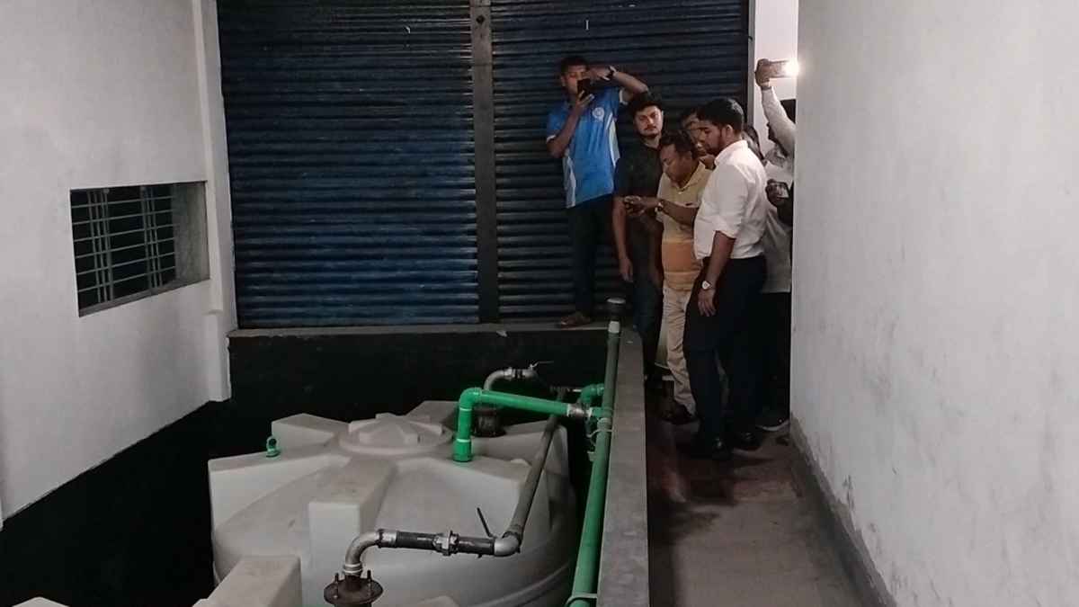 পাবনায় বন্ধ পাম্পে মিলল সাড়ে ১৩ হাজার লিটার তেল