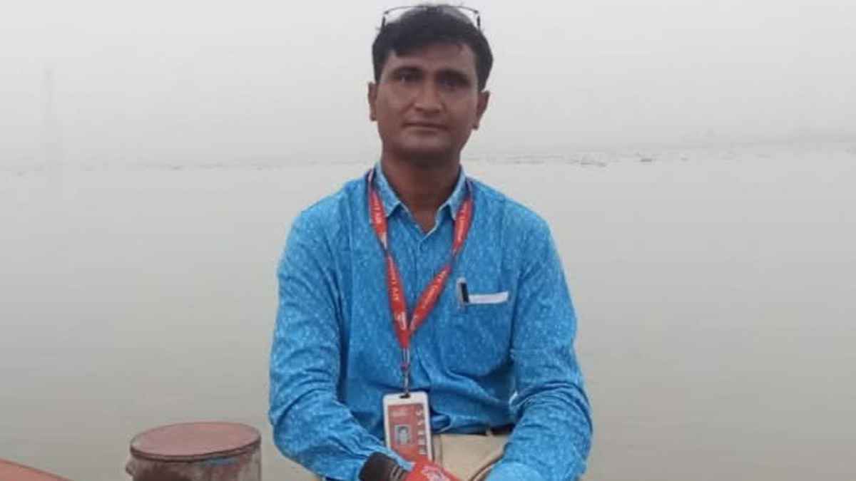 পাবনায় সাংবাদিককে মেরে পুলিশে দেওয়ার হুমকি